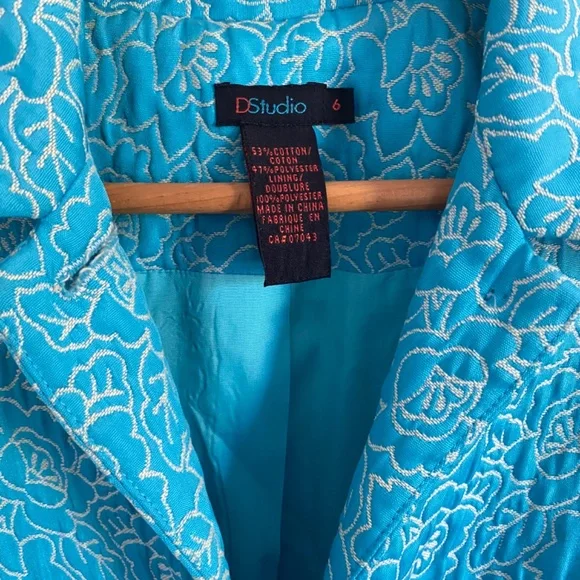 Embroidered coat - Picture 2 of 2